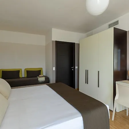 Affittacamere Vialeromadodici Rooms&apartments