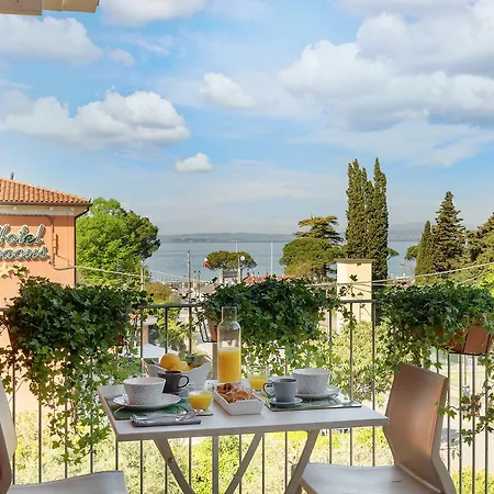Vialeromadodici Rooms&apartments Affittacamere 3*