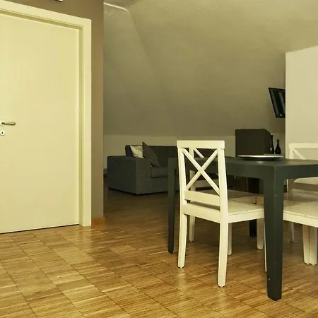 Vialeromadodici Rooms&apartments Affittacamere