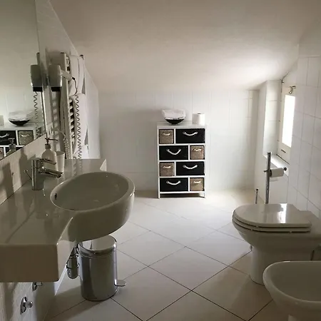 Vialeromadodici Rooms&apartments Affittacamere