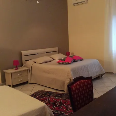 La Maison Du Port Guest house *