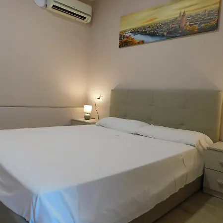 Holidays Aparthotel 2*