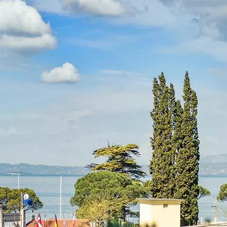 Affittacamere Vialeromadodici Rooms&apartments 3*