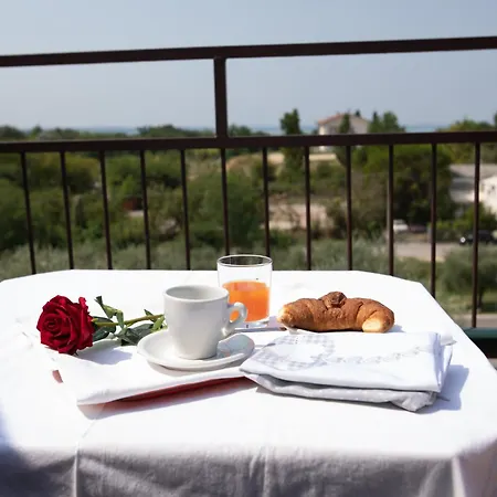 Holidays Aparthotel 2*