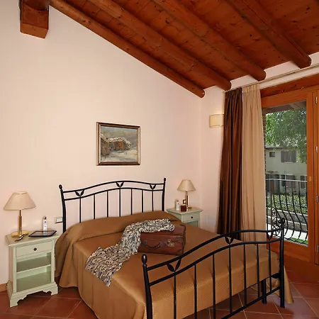 Borgo Mondragon Aparthotel 4*