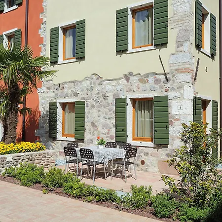 Borgo Mondragon Aparthotel 4*