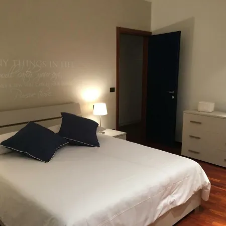 In Piazza Con Vista Apartment *