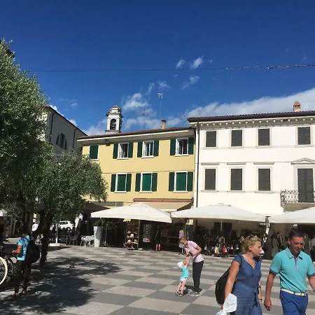 In Piazza Con Vista Apartment *