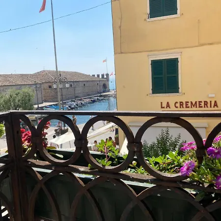 The Mansion Of Countess Rizzardi On Garda Apartment *