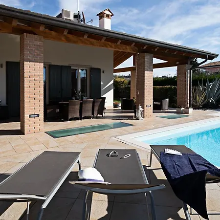 - Regarda Travel Villa