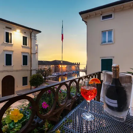 The Mansion Of Countess Rizzardi On Garda Apartment