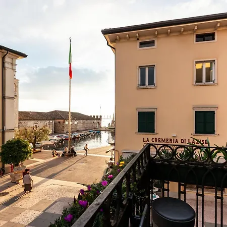 Apartment The Mansion Of Countess Rizzardi On Garda Lazise