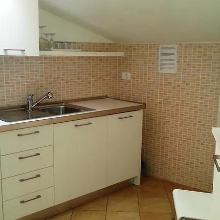 Elison Apartment *