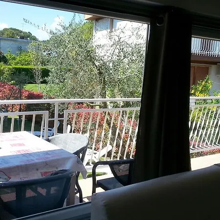 Elison Apartment *