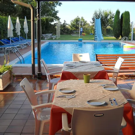 Mio Hotel *